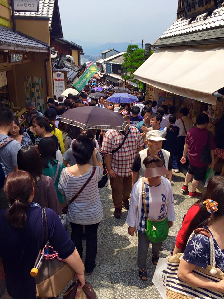 Crowded street in Kyoto - Sannezaka Ninezaka
