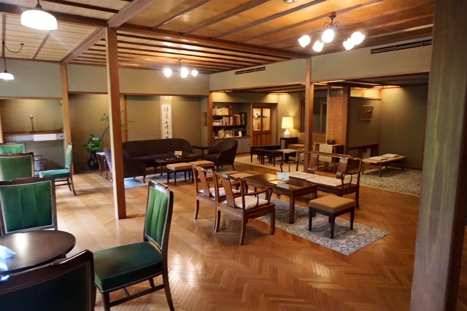 Sitting area at Nishimuraya Honkan.