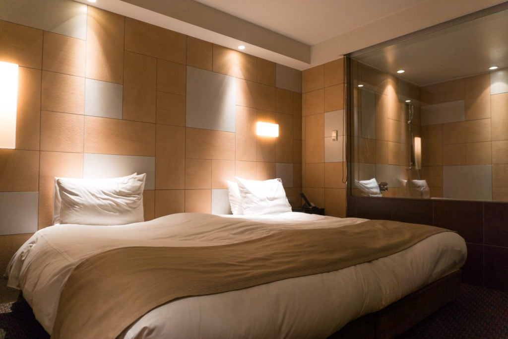Extra large bed at Hotel Il Palazzo - Fukuoka