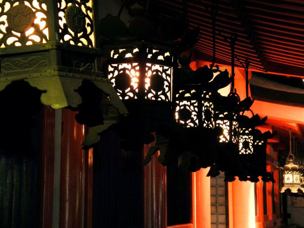 kasugataisha shrine lanterns at night